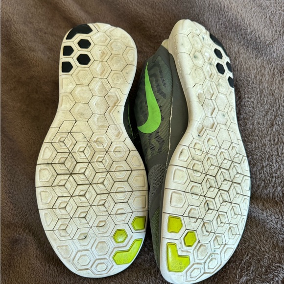 NIKE RUNNING SHOES - Picture 2 of 5